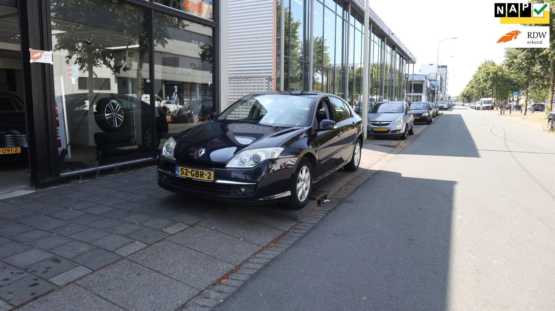 Renault Laguna 1.6 16V Dynamique CRUISE / AIRCO / PARK SENSO, Gebruikt, 4 cilinders, Leder en Stof, Origineel Nederlands