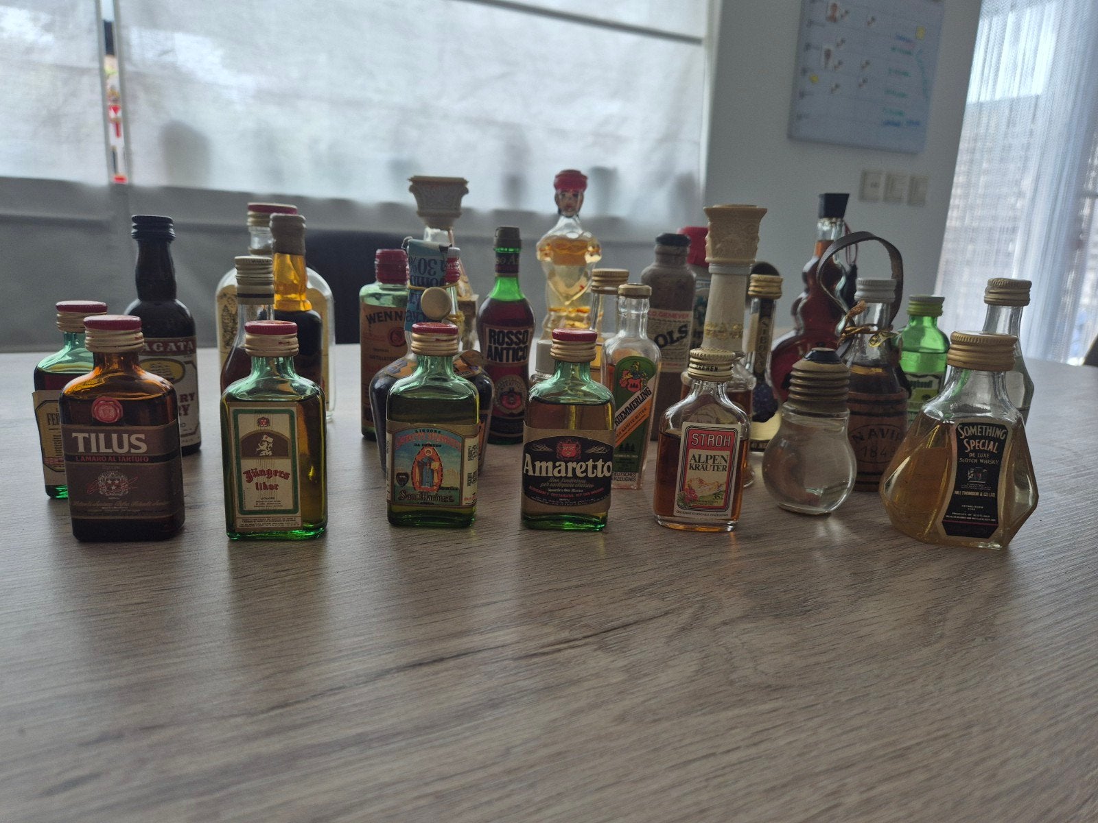 Verzameling van 28 Miniatuur Alcohol Flesjes, Ophalen of Verzenden, Gebruikt