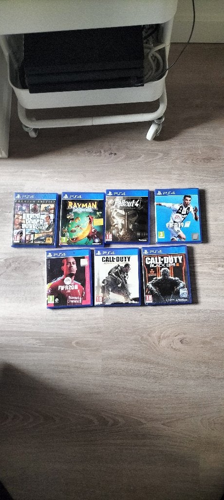 Complete PS4 set te koop voor € 299 incl. Beeldscherm etc., Ophalen, Met 2 controllers, Zo goed als nieuw, Slim