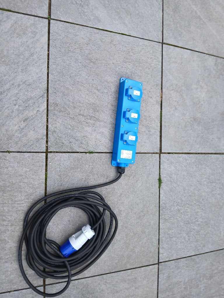 Kampeer stroomkabel 10 mtr, Ophalen, Zo goed als nieuw, 10 meter of meer, Overige kabels