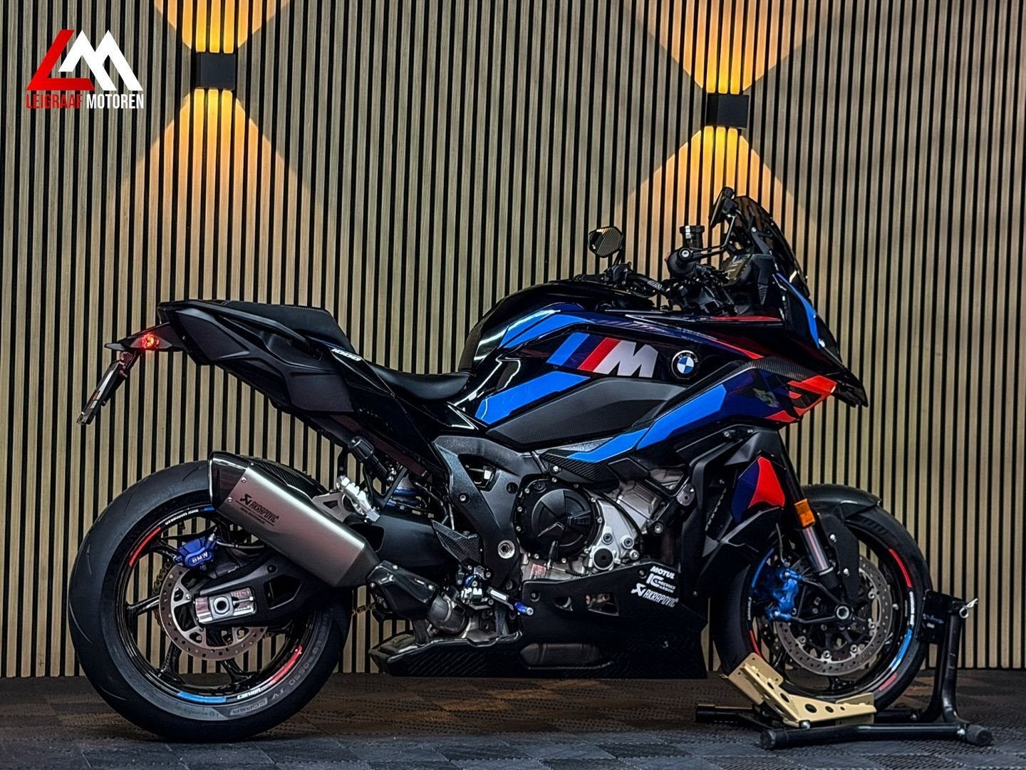 BMW M 1000 XR - 2026 - Akrapovic - Carbon Bellypan, 4 cilinders, Bedrijf, Onbekend, Meer dan 35 kW