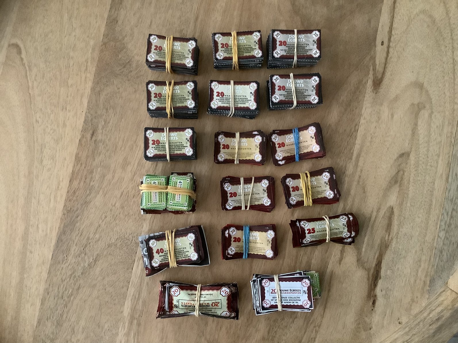Douwe Egberts Punten - Totaal 17.000 Punten, Hobby en Vrije tijd, Spaarzegeltjes, Ophalen of Verzenden, Koffie of Thee, Zegels, Bonnen of Punten