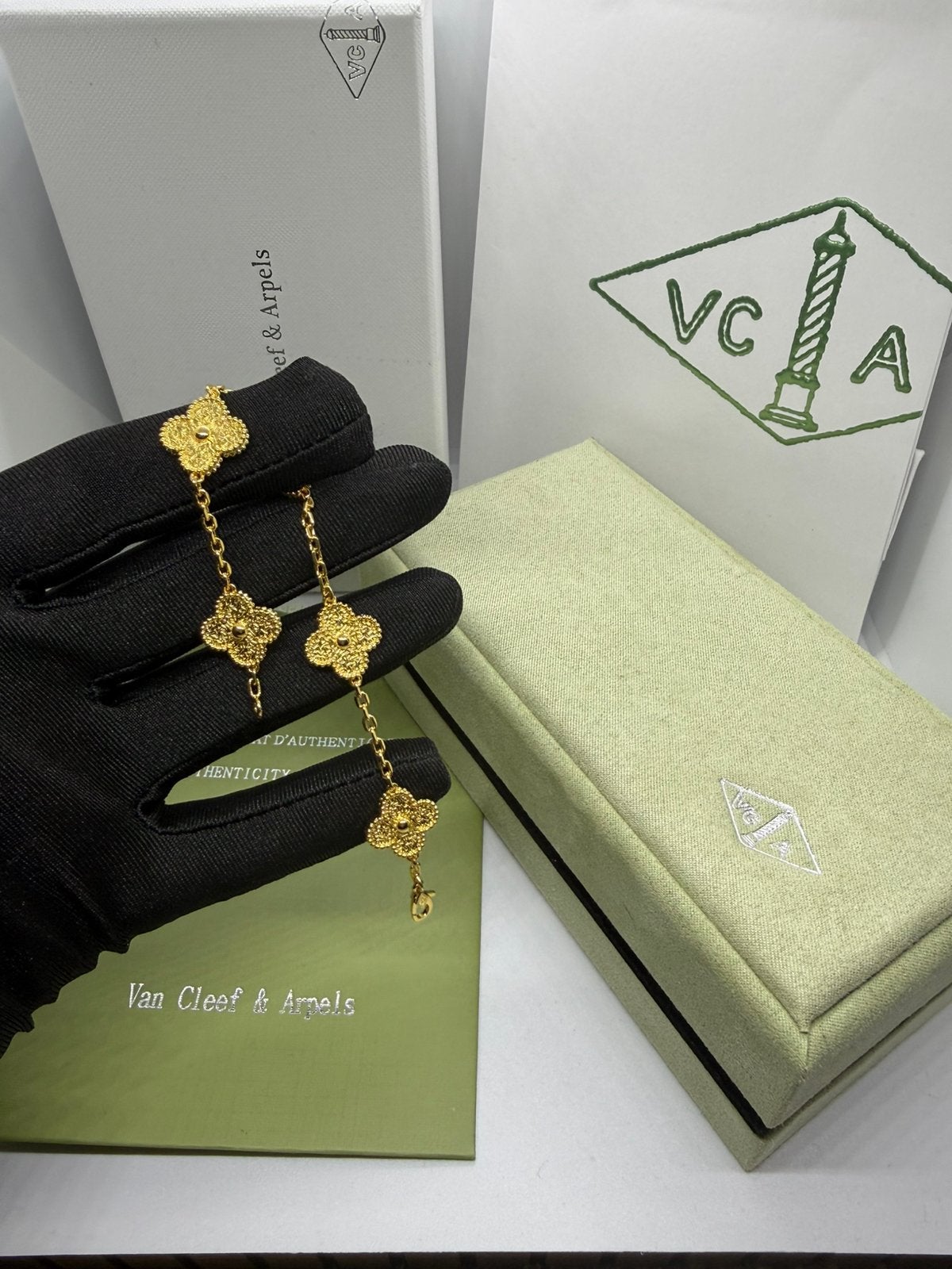Van Cleef & Arpels - Alhambra Armband, Ophalen of Verzenden, Zo goed als nieuw, Goud