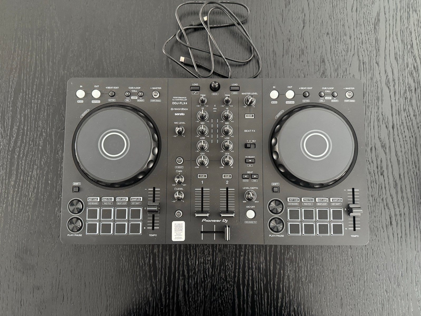 Pioneer DDJ-FLX4 met kabel