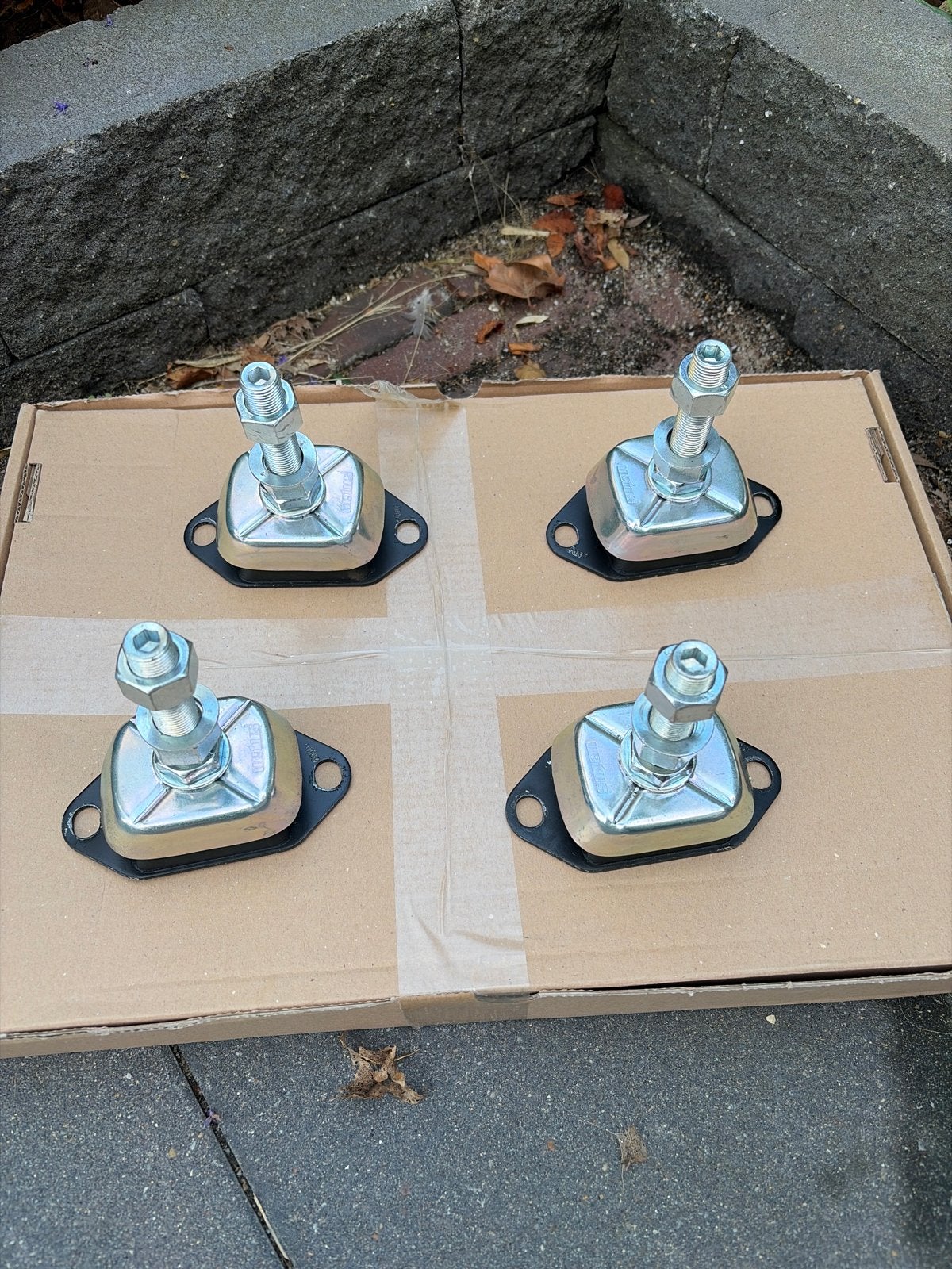 Nieuwe Vetus motorsteunen - Set van 4 stuks, Ophalen of Verzenden, Nieuw, Motor en Techniek, Motorboot