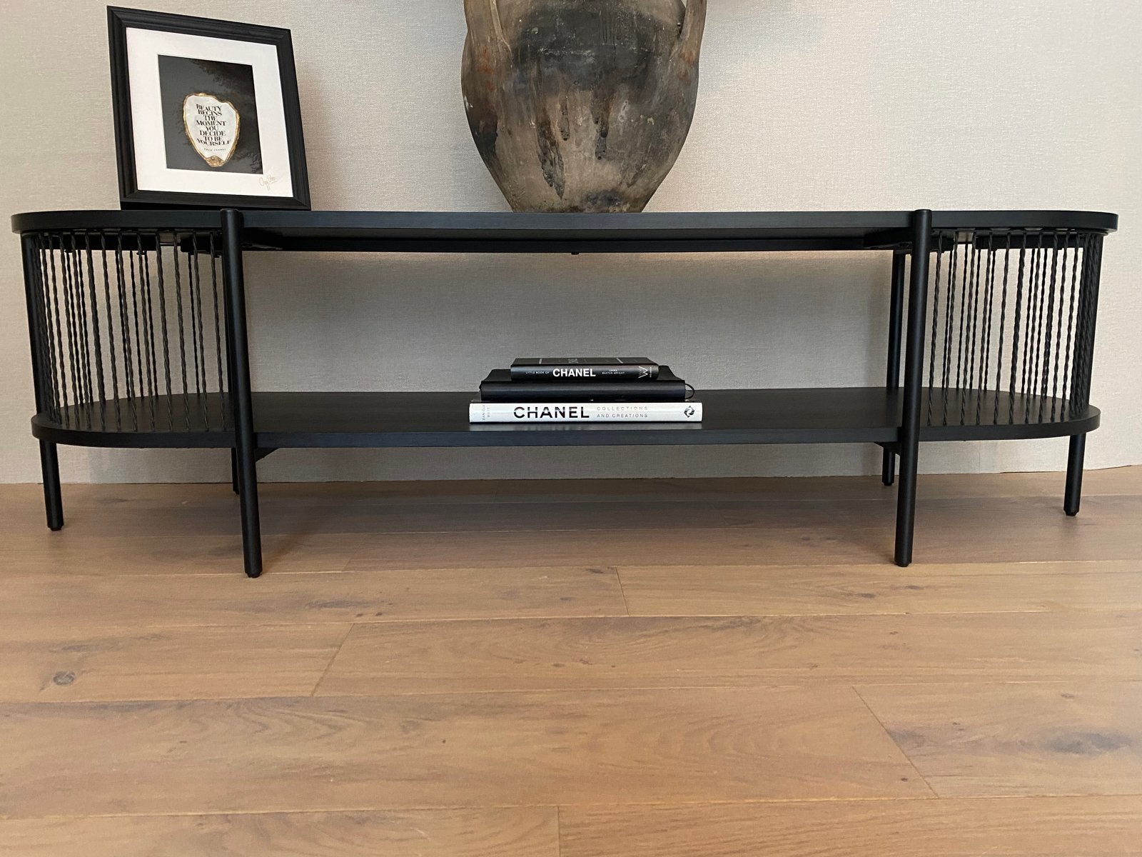 Zwart houten dressoir/tv-meubel met spijlen, Ophalen, 100 tot 150 cm, Zo goed als nieuw, Ovaal