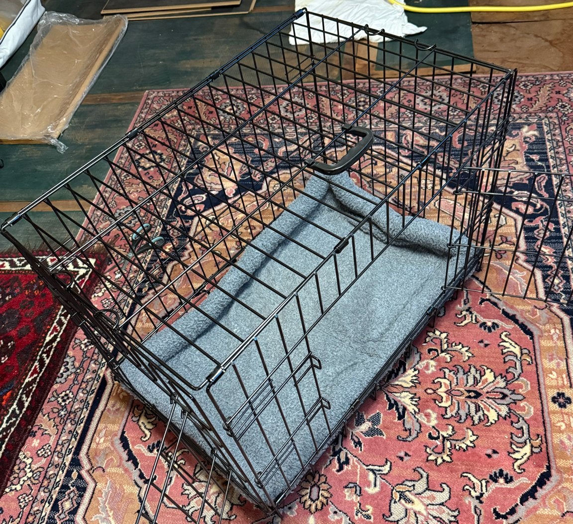 Honden benche met 2 deurtjes, Dieren en Toebehoren, Ophalen of Verzenden, Zo goed als nieuw