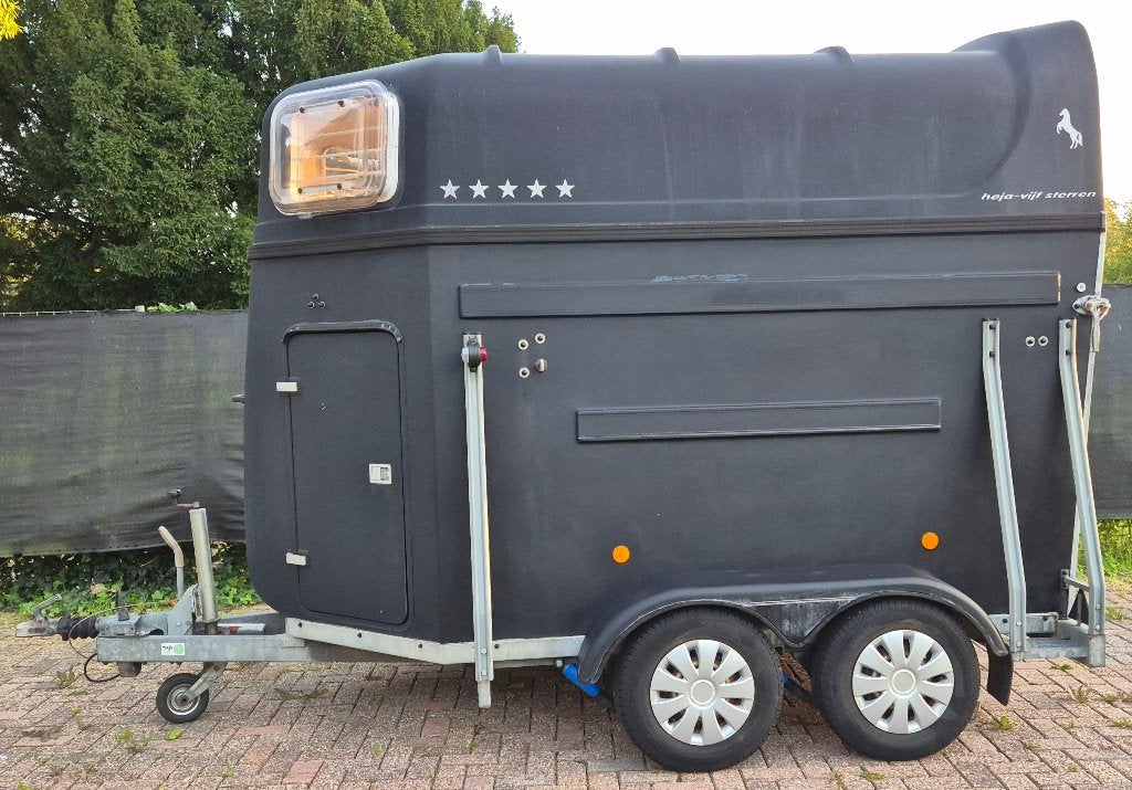 2-paards kunststoffen Heja 2000 Vijfsterren met zadelkamer, Ophalen, Gebruikt, 2-paards trailer, Heja