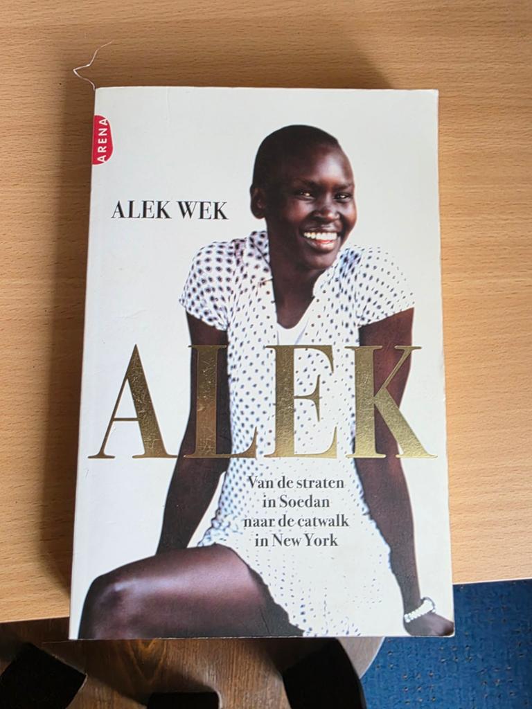 Alek Wek: Van Soedan naar de catwalk in New York, Boeken, Ophalen of Verzenden, Gelezen, Alek Wek, Overige