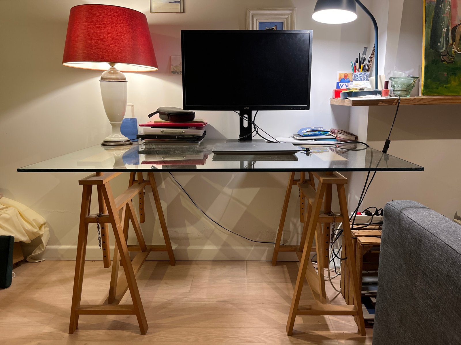 Glazen bureau met houten schragen - In hoogte verstelbaar, Ophalen, Overige typen, Gebruikt, In hoogte verstelbaar