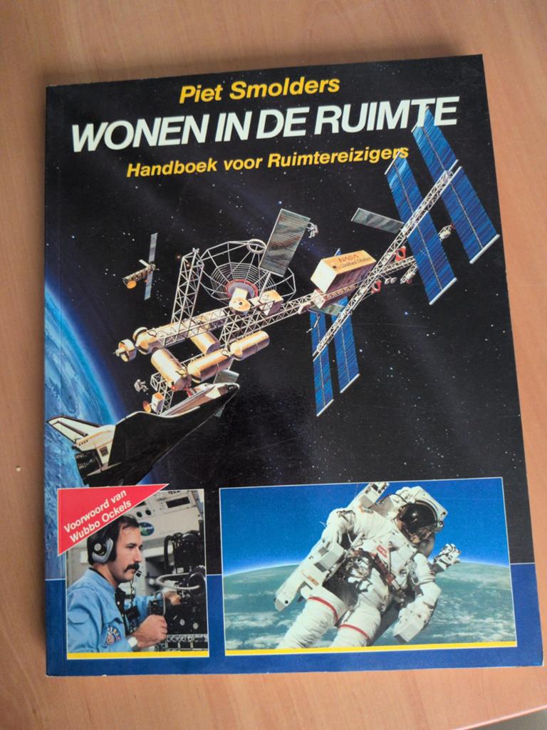 Wonen in de Ruimte - Handboek voor Ruimtereizigers, Boeken, Ophalen of Verzenden, Gelezen, Overige onderwerpen, Piet Smolders