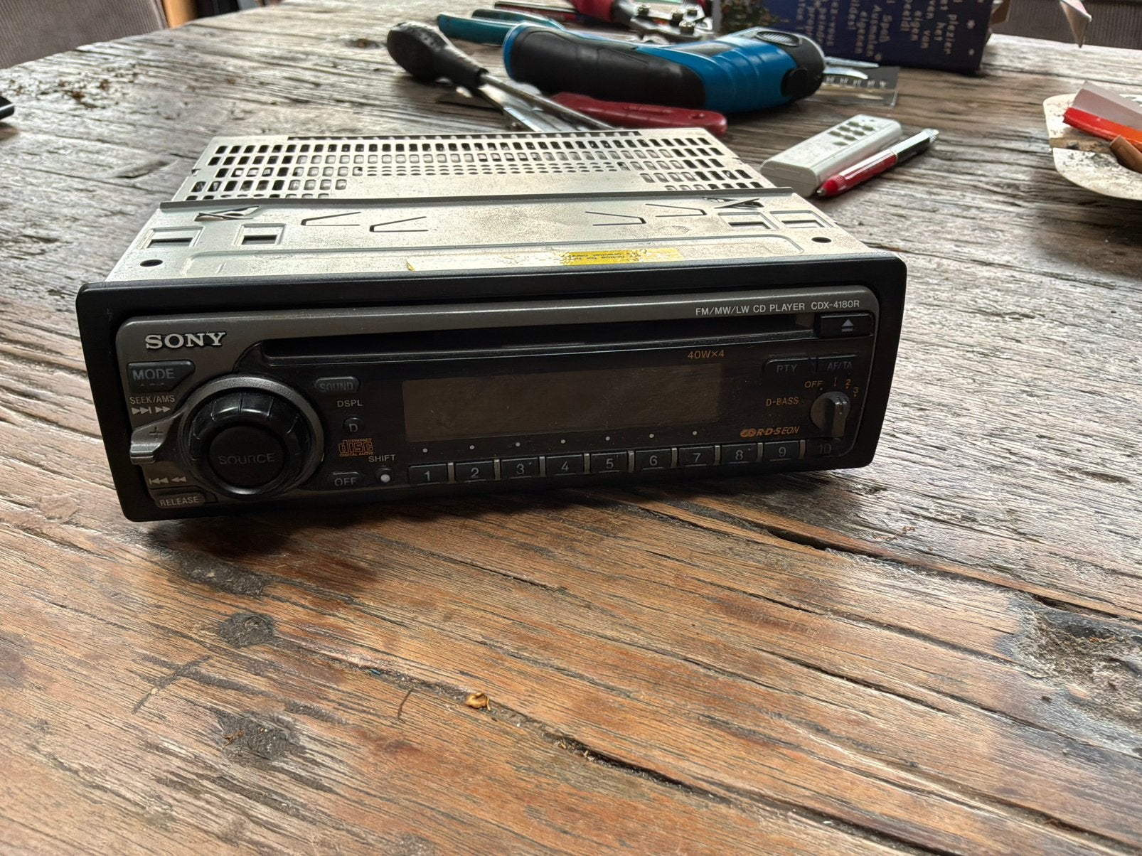 Werkende Sony CDX-4180R autoradio met cd-speler – retro, Auto diversen, Ophalen of Verzenden, Zo goed als nieuw