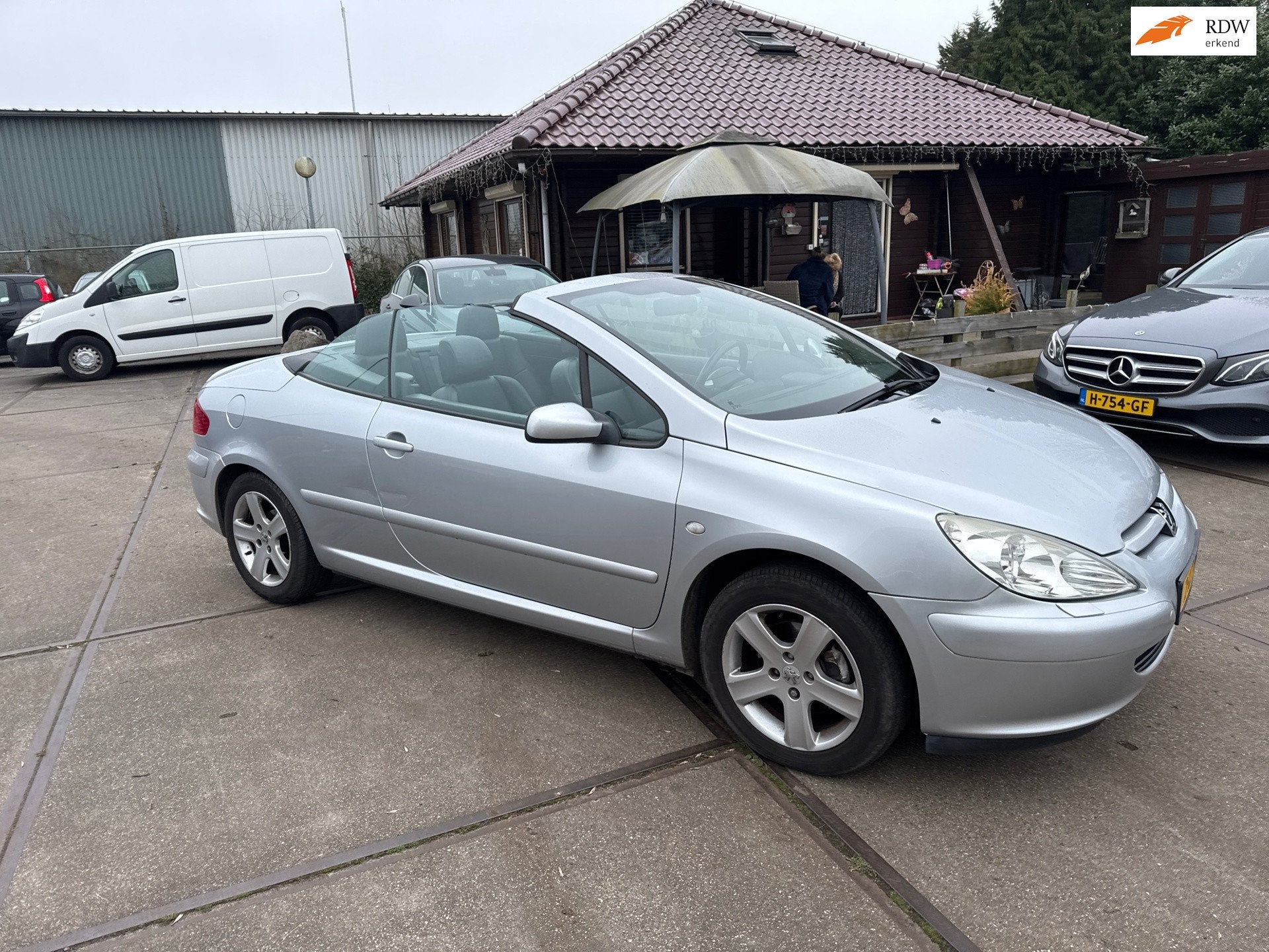 Peugeot 307 CC 2.0-16V Inruil mogelijk Automaat, Zwart, 4 cilinders, Cabriolet, 4 stoelen