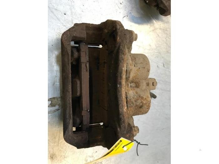 Remklauw (Tang) links-voor van een Nissan Navara, Auto-onderdelen, Gebruikt, -, -, Ophalen of Verzenden