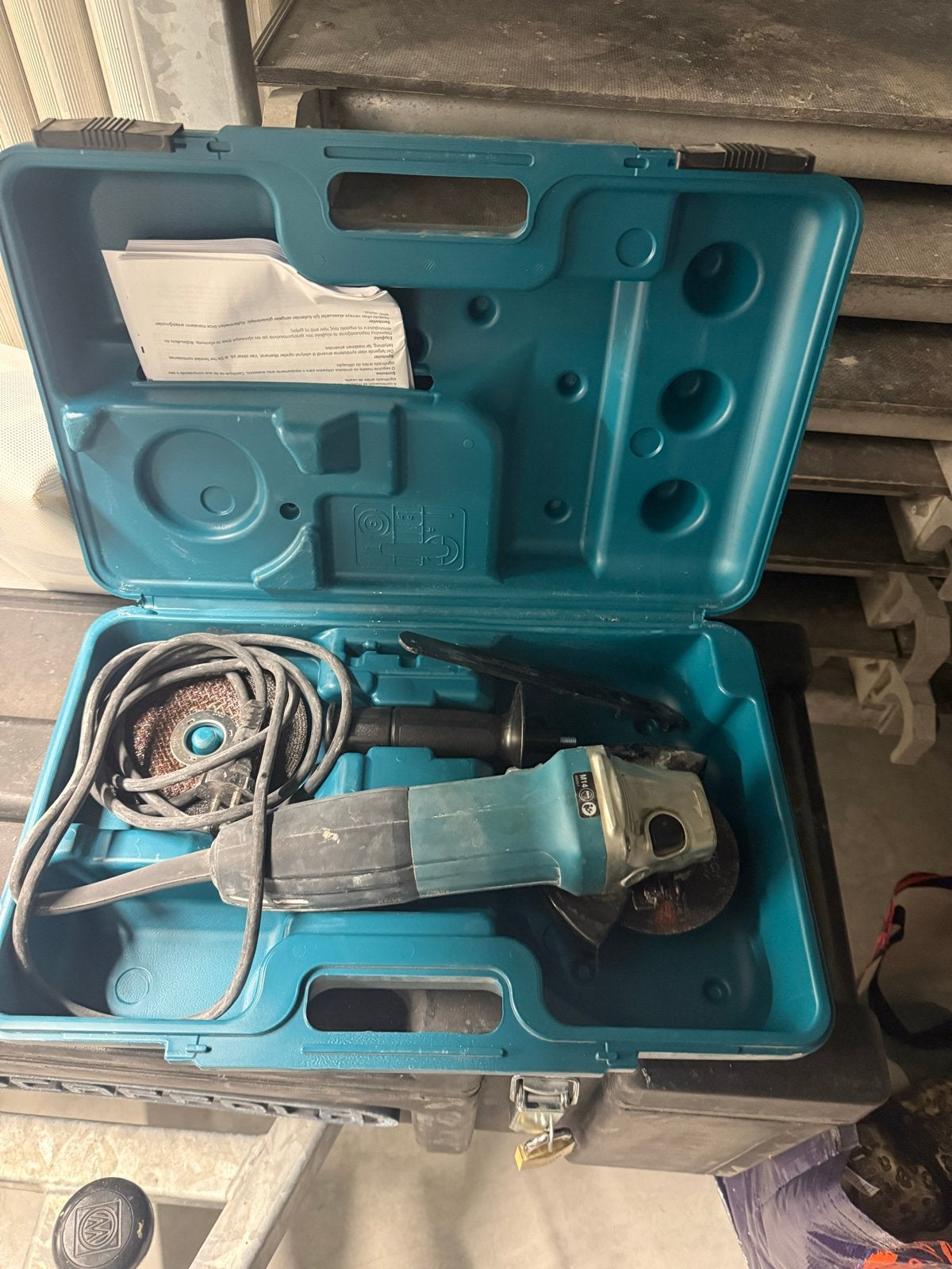 Makita Haakse Slijpmachine 720W in Koffer, Ophalen, Gebruikt, 700 tot 1000 watt, Haakse handslijpmachine