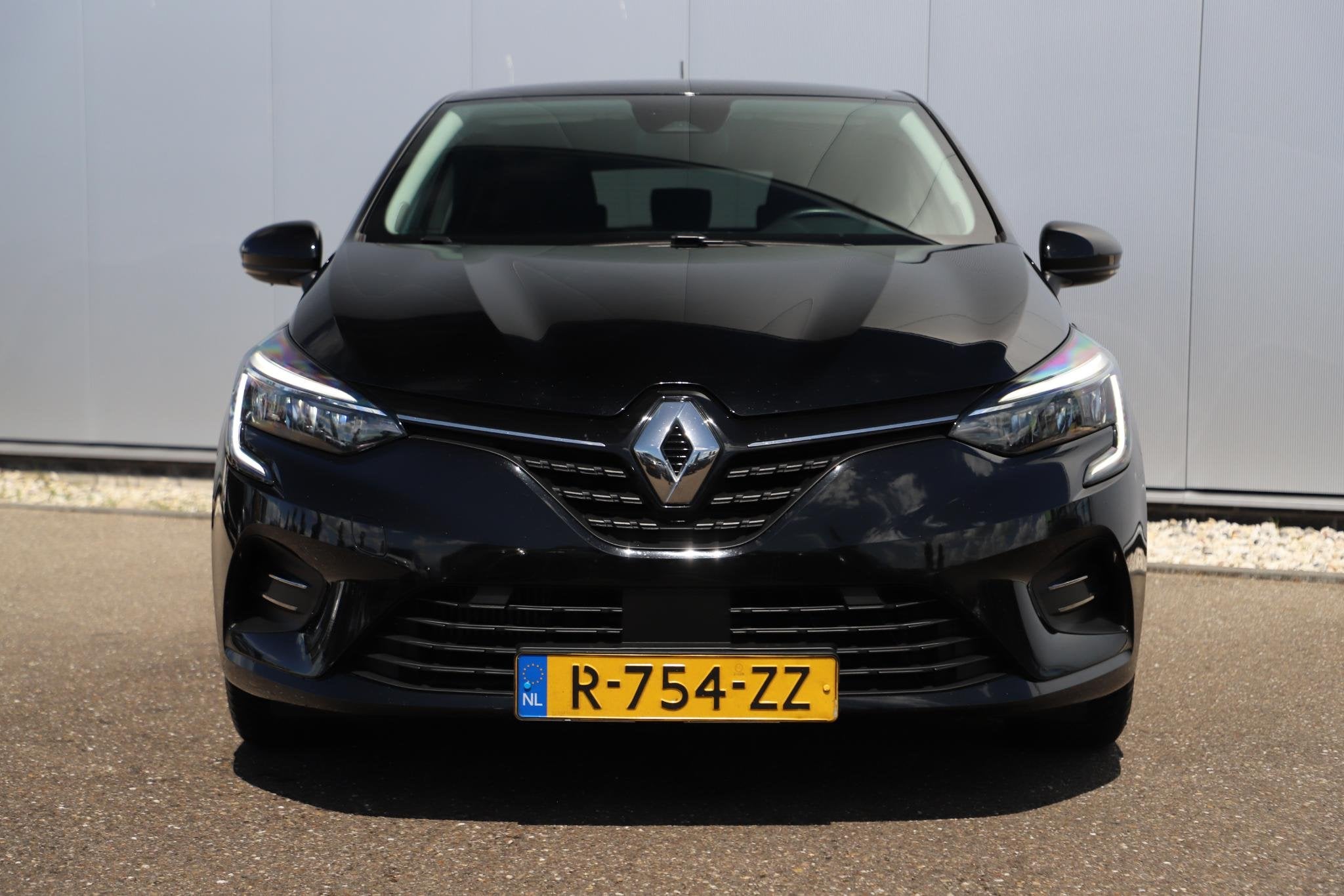 Renault Clio 1.0 TCe 90 Evolution 16 inch LMV Navigatie Carp, Voorwielaandrijving, Gebruikt, Euro 6, 580 kg