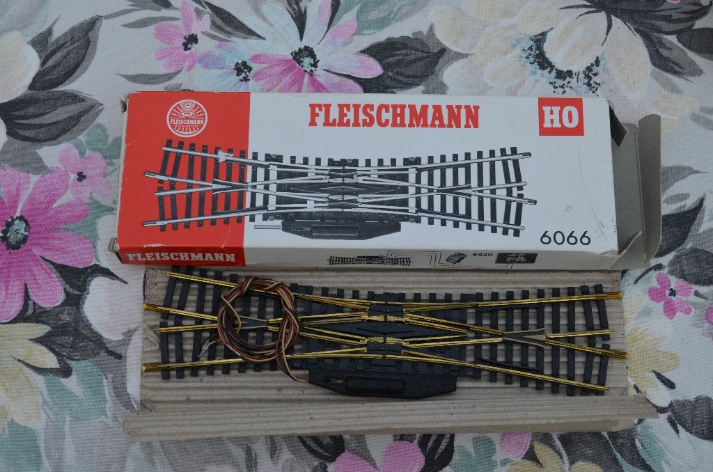 Fleischmann 6066 kruiswissel, Hobby en Vrije tijd, Gelijkstroom, Fleischmann, Rails, Ophalen of Verzenden