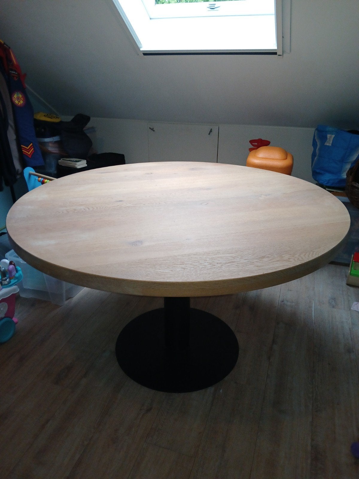 Pronto eettafel 130cm rond, metalen poot, olie grijs, Ophalen, Gebruikt, Vijf personen of meer, 100 tot 150 cm
