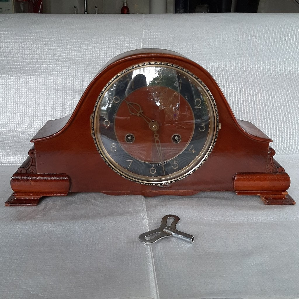 Tafelklok / pendule merk Juba  met sleutel  1930 / 1950, Ophalen