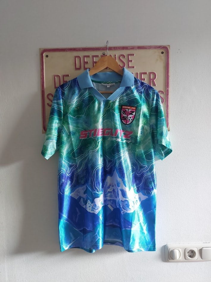 Stieglitz voetbal shirt S NIEUW, Kleding | Dames, T-shirts, Blauw, Nieuw, Stieglitz, Ophalen of Verzenden