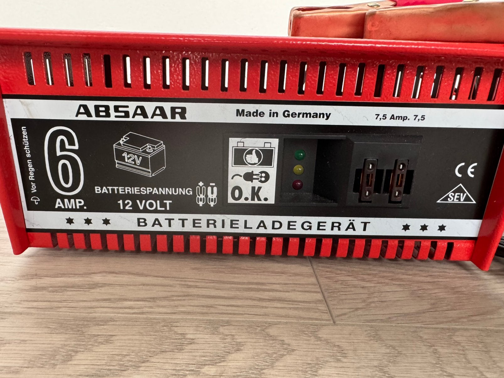 Absaar BBL 1205 accu lader . 12 volt .6 amp., Gebruikt