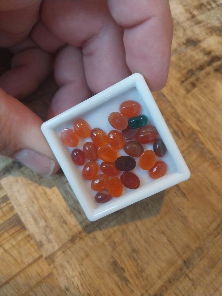 Doosje met ovale carneool cabochons klein, Sieraden, Tassen en Uiterlijk, Edelstenen, Ophalen of Verzenden, Nieuw