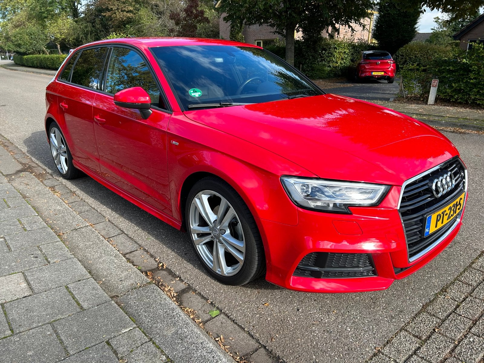 Audi A3 1.0 Tfsi S-line - Misano Rood - Carplay - trekhaak, Adaptive Cruise Control, Euro 6, Origineel Nederlands, Handgeschakeld