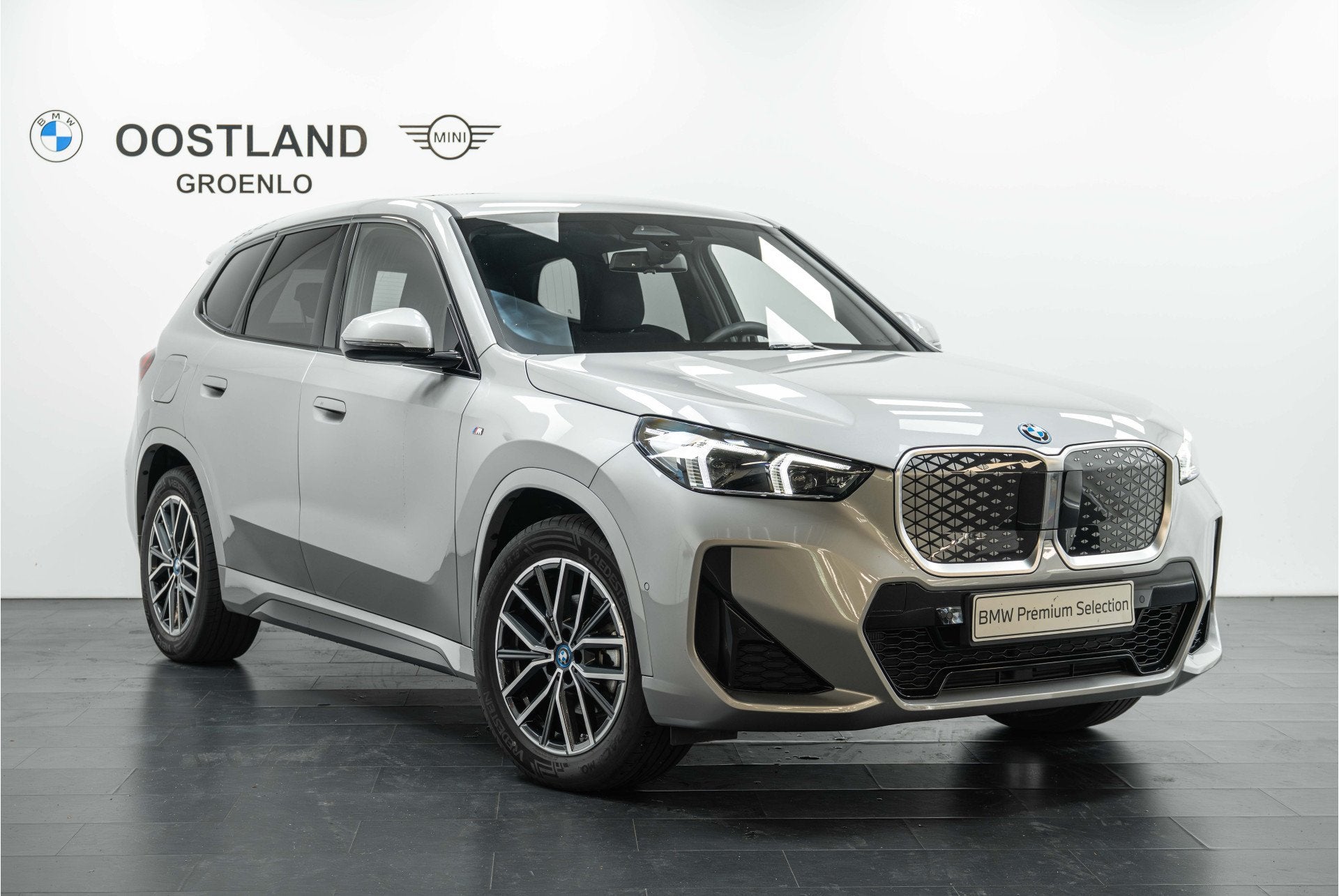 BMW iX1 eDrive20 M Sport / Sportstoelen / Keyless Entry / Ac, Auto's, Gebruikt, Zwart, Met garantie (alle), 24 min