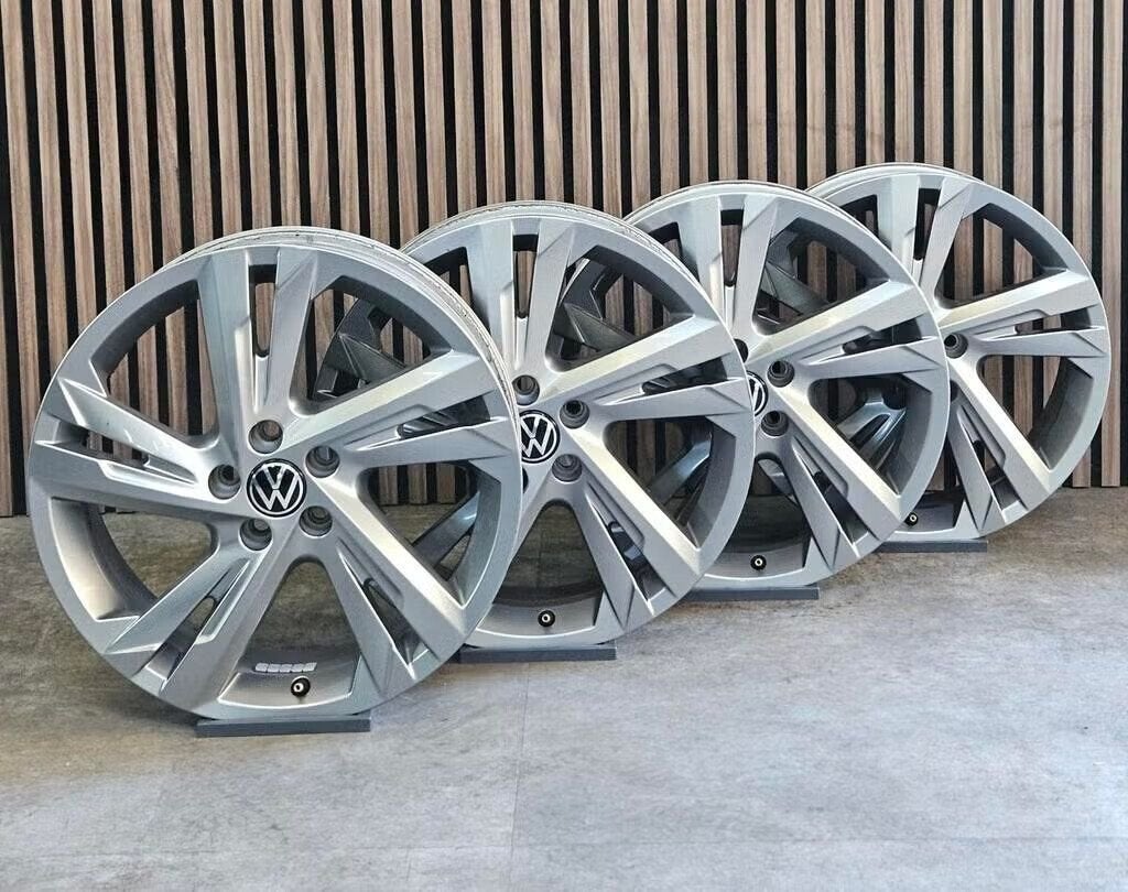 Nette 17" Orig Volkswagen R line Velgen 5x100 Polo Taigo T-C, Gebruikt, Velg(en), -, -