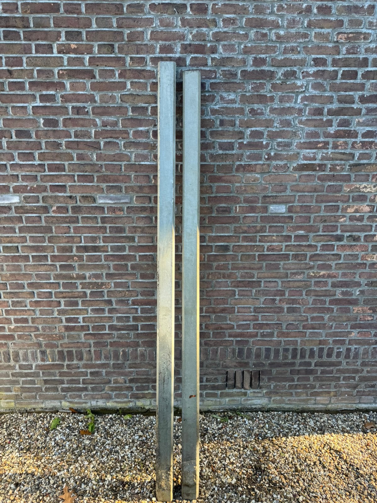 2 tussen betonpallen schutting, Ophalen, Gebruikt