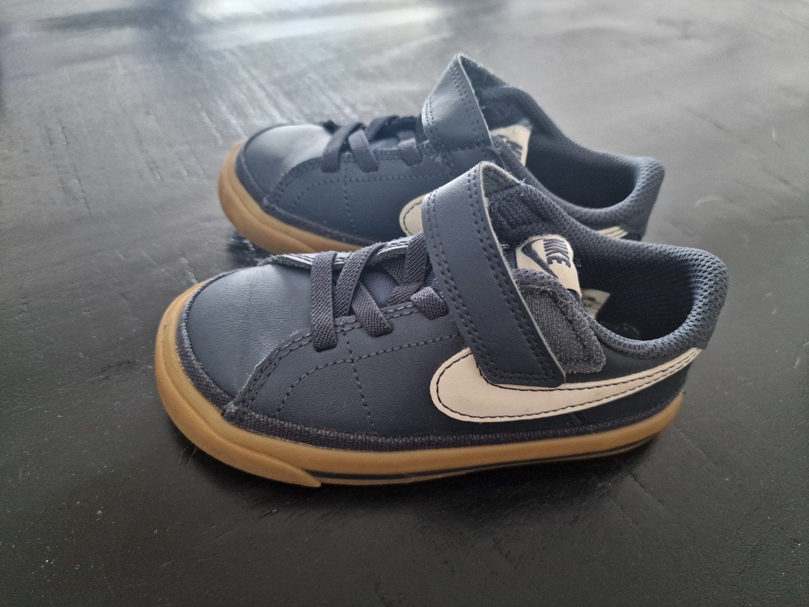 Nike schoenen maat 25 zo goed als nieuw, Ophalen, Jongen of Meisje, Schoenen, Zo goed als nieuw
