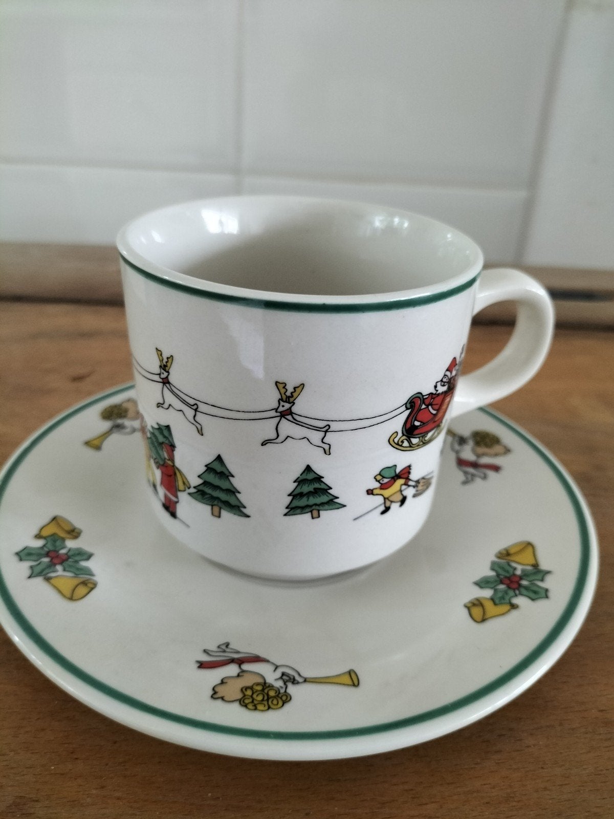 Kerst koppen en schotels  Kun Lun, Ophalen, Zo goed als nieuw, Overige stijlen, Kop(pen) en/of Schotel(s)
