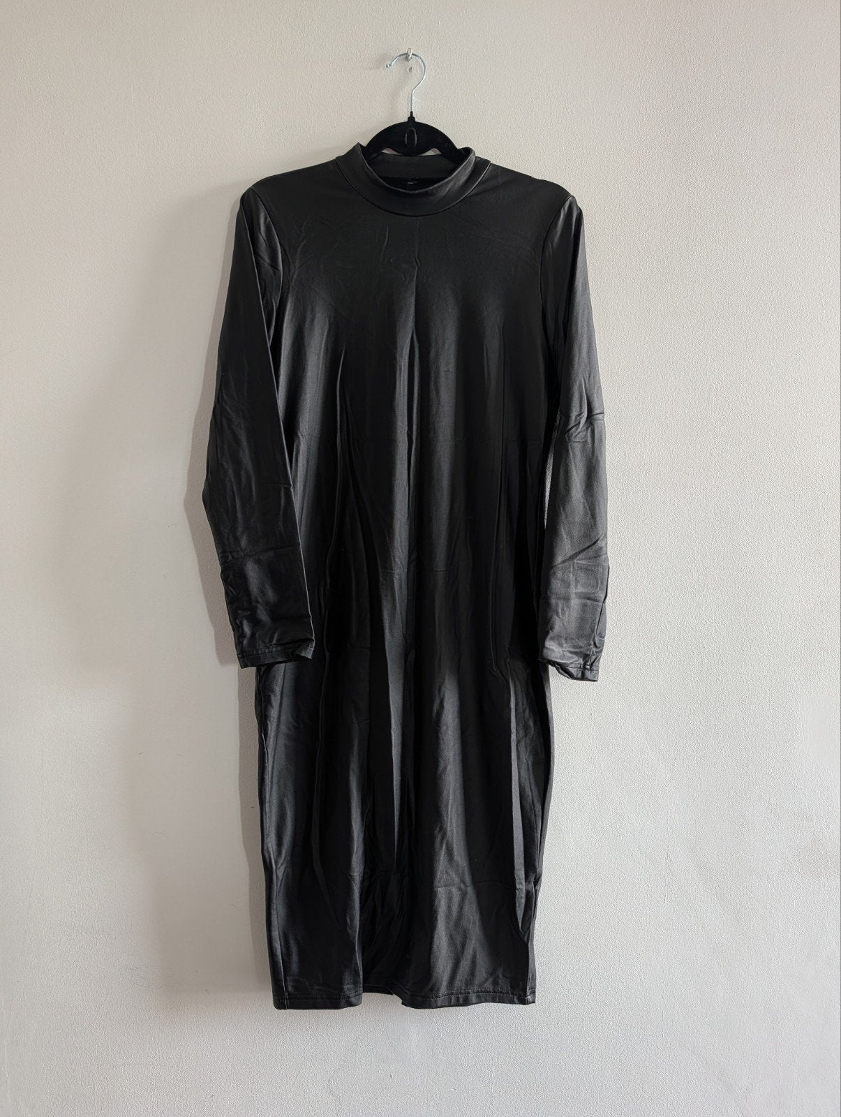 Zwarte Wet-Look Midi Jurk met Lange Mouwen, Kleding | Dames, Ophalen of Verzenden, Gedragen, Zwart, Onder de knie