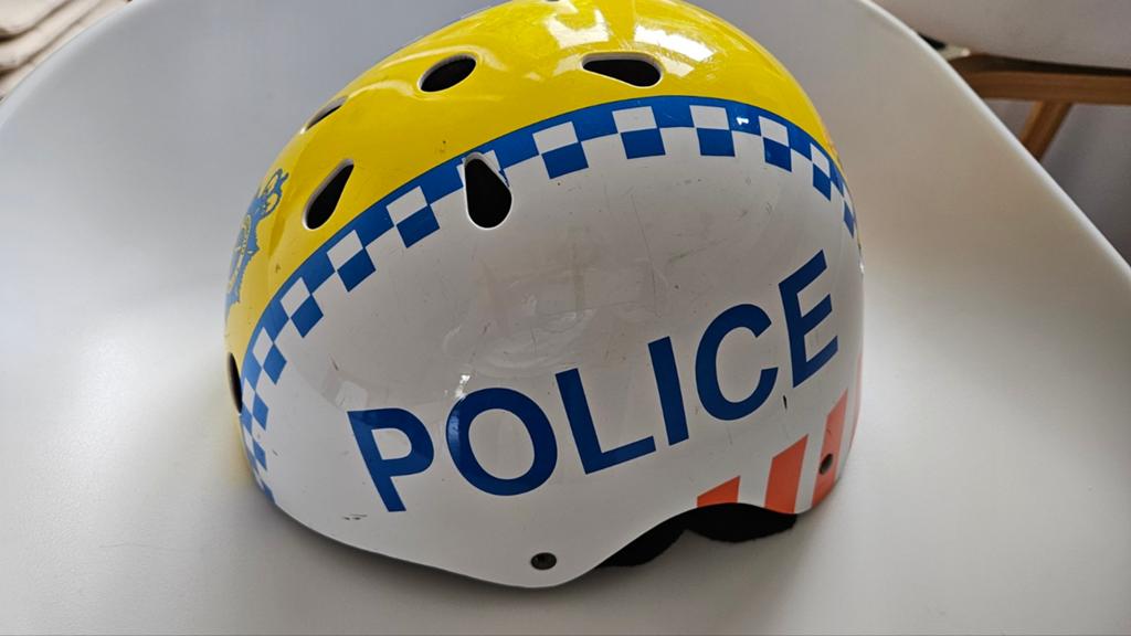 Kiddimoto fietshelm police, Ophalen, M