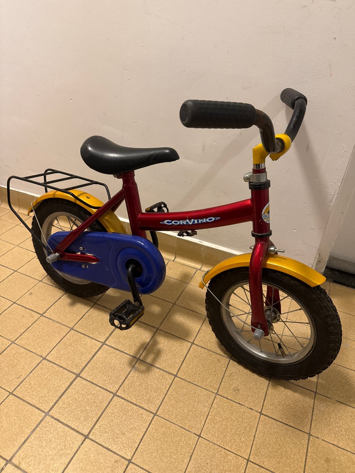 Corvino kinderfiets - Rood/Geel/Blauw, Ophalen, Gebruikt, Terugtraprem, Minder dan 16 inch