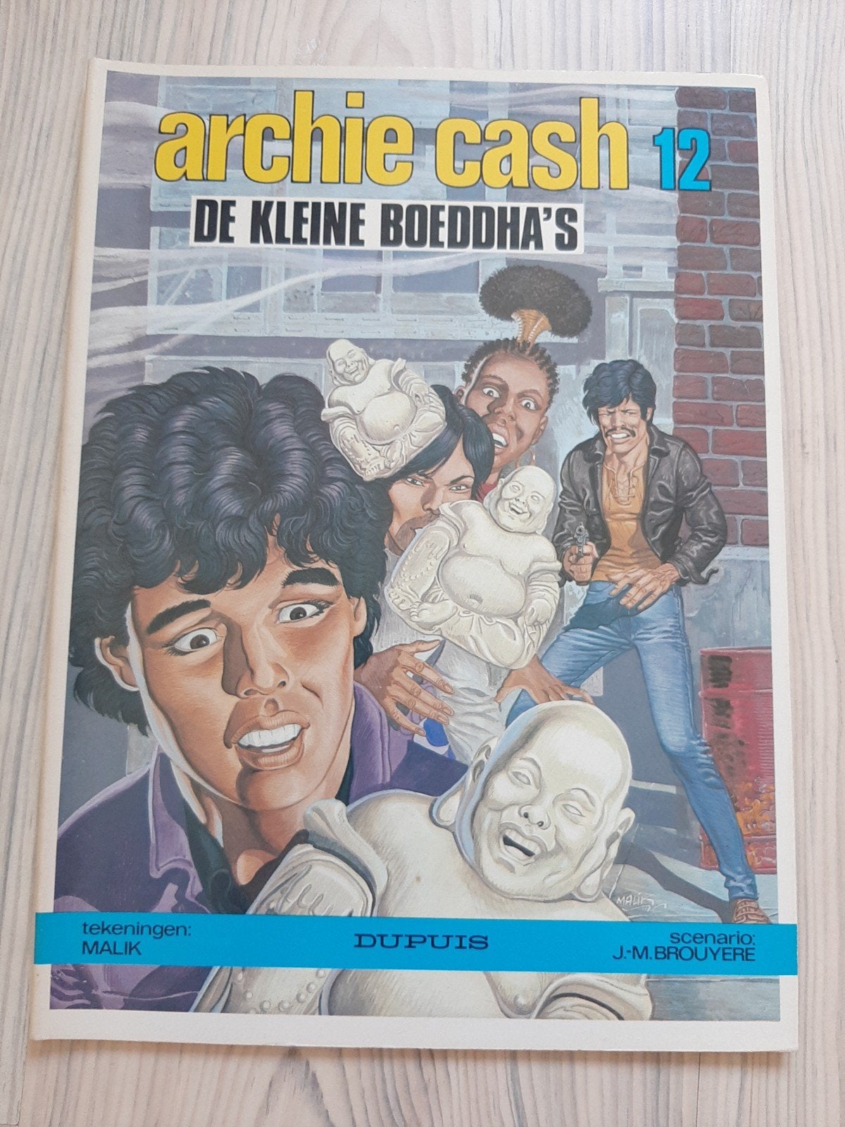 Archie Cash 12: De Kleine Boeddha's - Stripboek, Eén stripboek, Ophalen of Verzenden, Gelezen, Malik (tekeningen), J-M Brouyere (scenario)