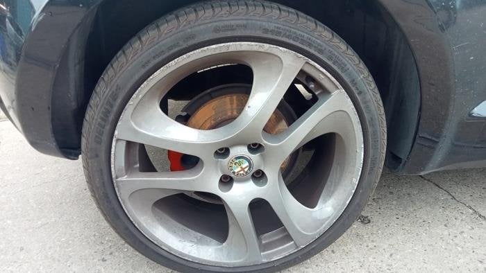 Sportvelgenset + banden van een Alfa Romeo Mito, Gebruikt, -, -, Ophalen of Verzenden