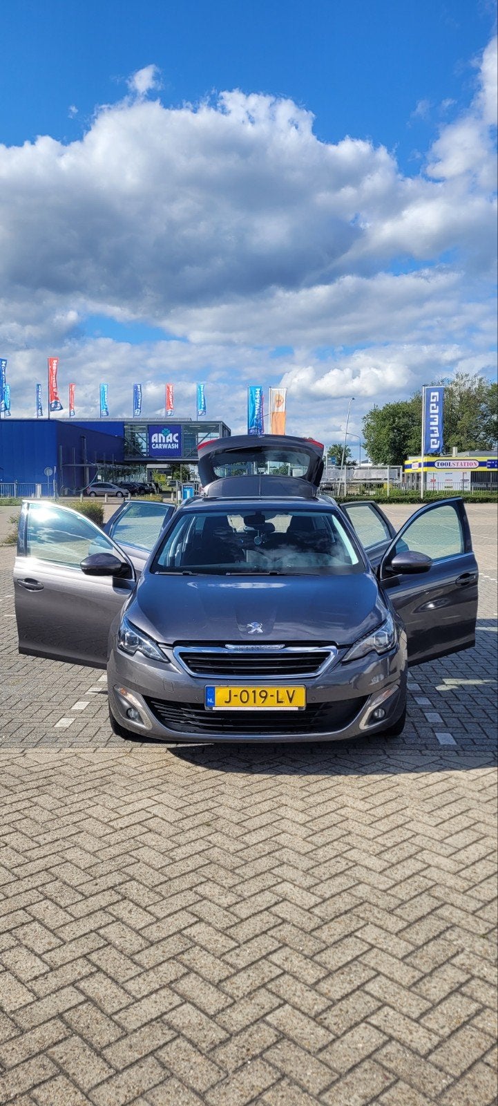 Peugeot 308 1.2 PureTech 96KW/131PK SW AUT 2016 Grijs, Zwart, 1199 cc, 635 kg, 3 cilinders