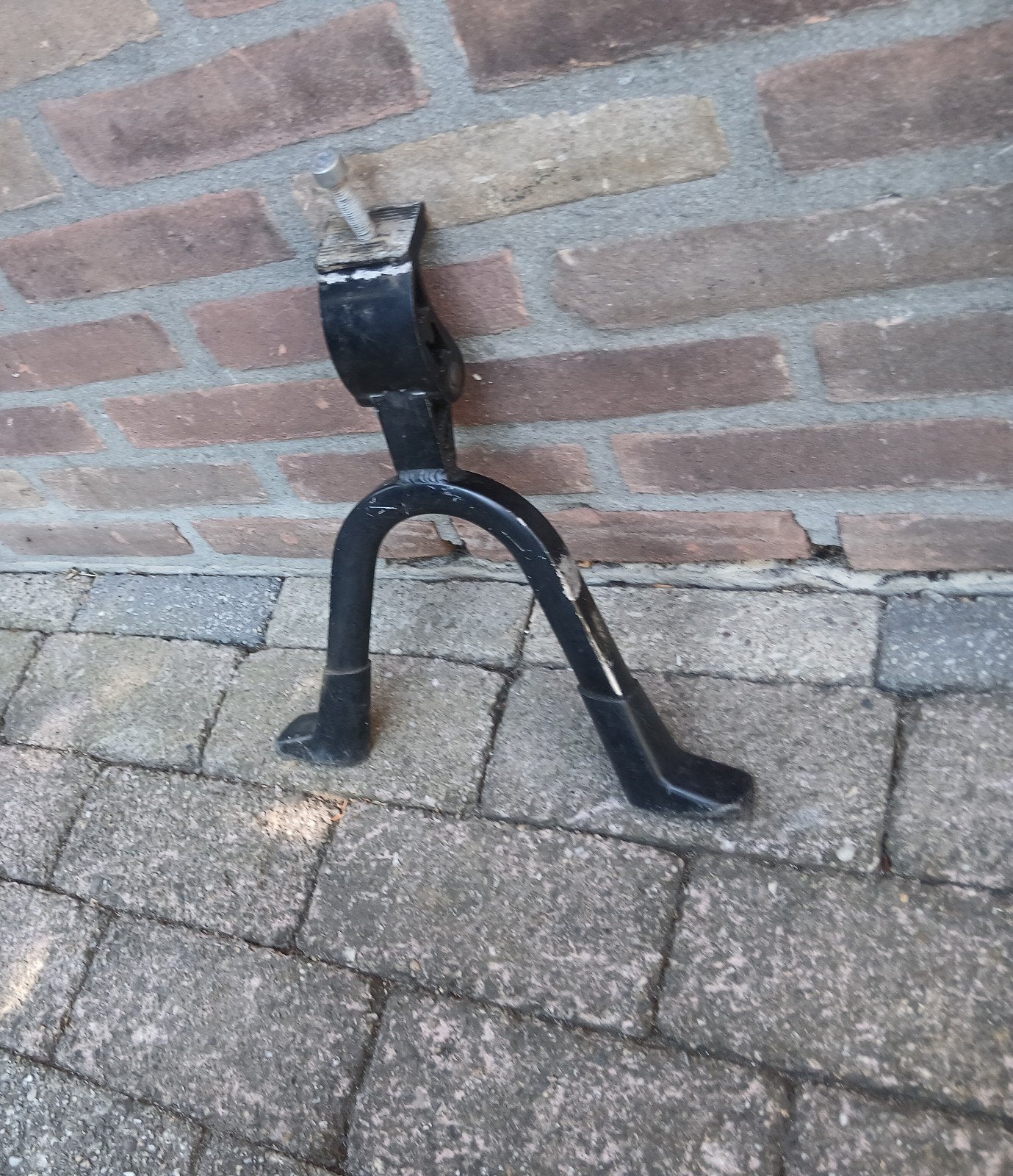 Dubbele fietsstandaard inclusief bevestigingsbout, Fietsen en Brommers, Fietsaccessoires | Overige Fietsaccessoires, Ophalen of Verzenden