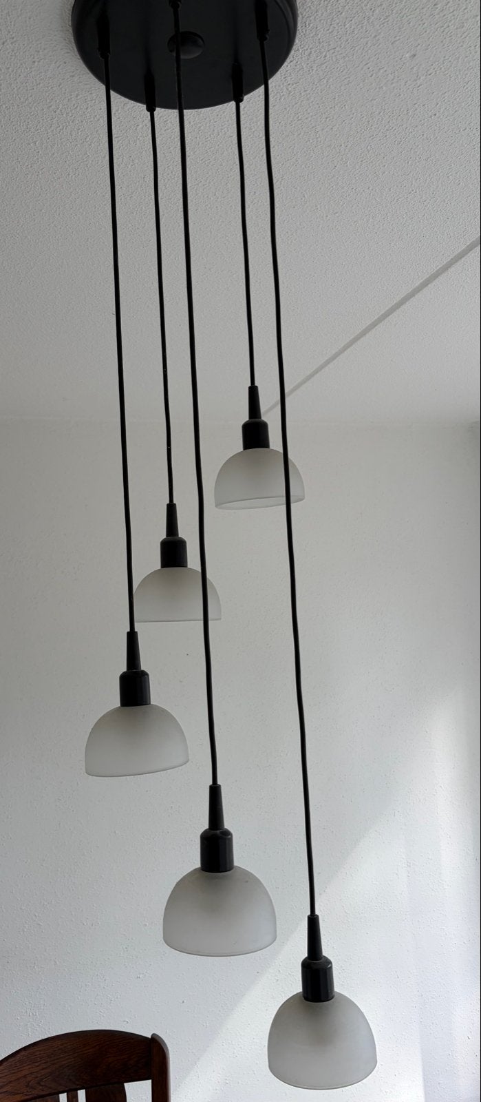 Moderne hanglamp met 5 glazen kappen, Huis en Inrichting, Ophalen, Gebruikt, Glas, E14 (klein)