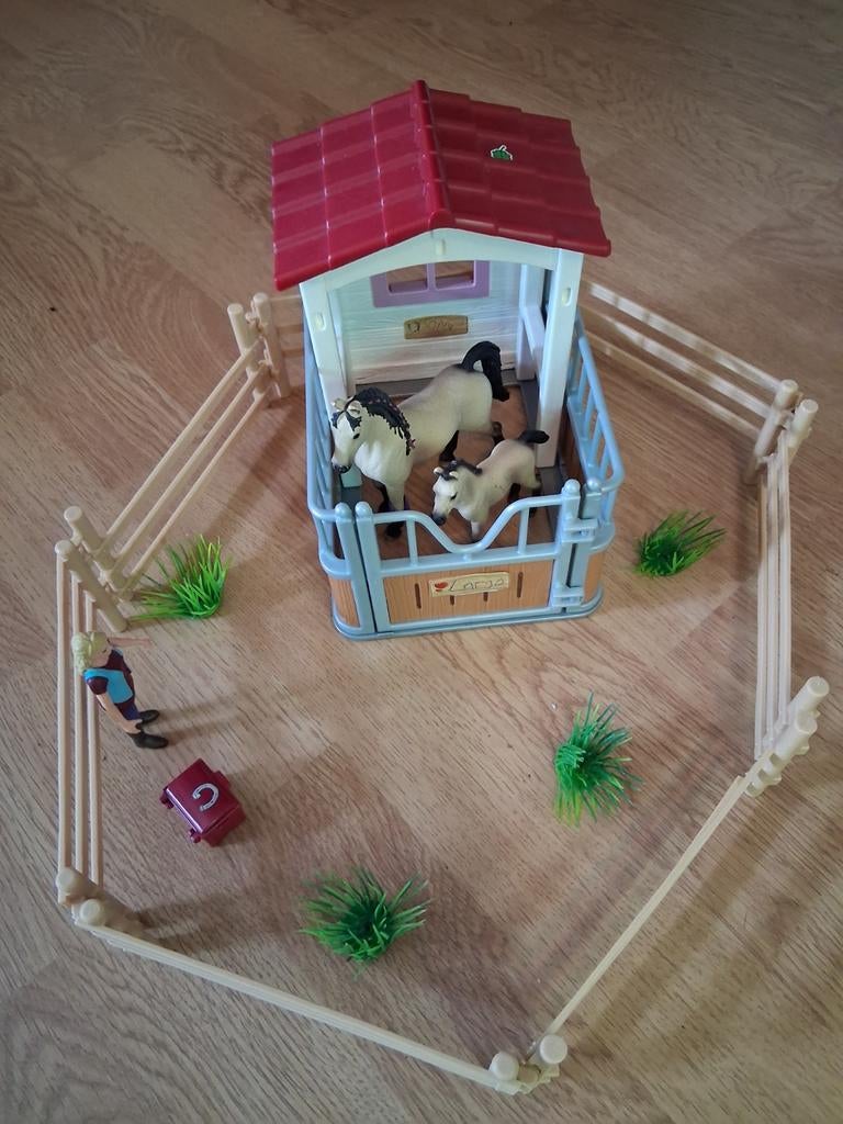 Schleich paardenstal met paarden en accessoires, Ophalen of Verzenden, Gebruikt, Jongen of Meisje