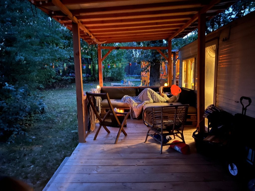 Fijne stacaravan met veranda en Camping Bakkum.