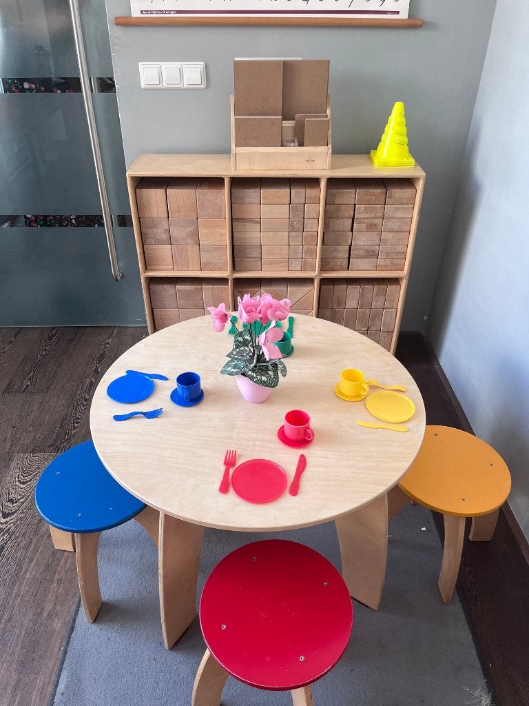 Rolf, ronde tafel en 4 krukjes, Kinderen en Baby's, Ophalen, Gebruikt, Tafel(s) en Stoel(en)