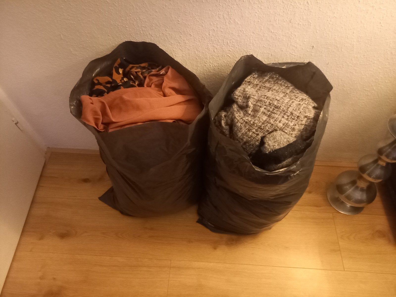2 zakken vol Dames kleding

Jurken
Sjalen
Bikini's
Riemen, Ophalen, Gedragen