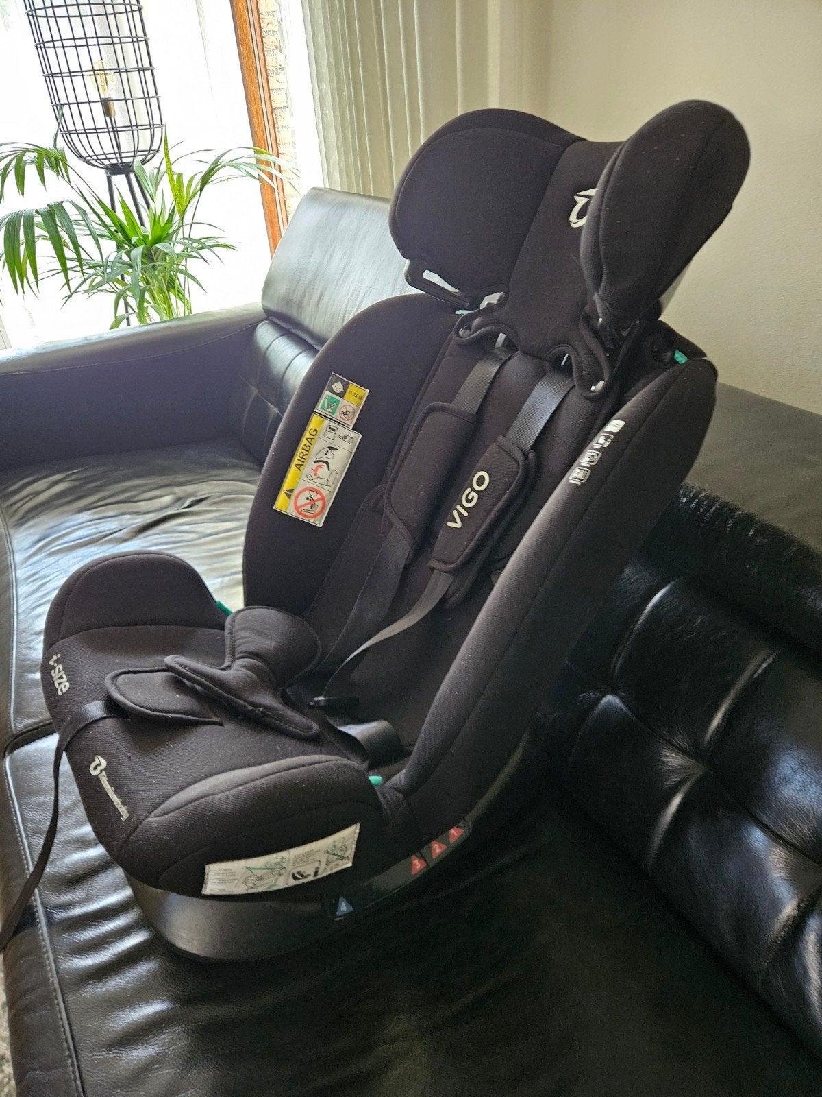 Titaniumbaby Vigo i-Size autostoel - Zo goed als nieuw, Overige merken, Autogordel of Isofix, 0 t/m 18 kg, Verstelbare rugleuning