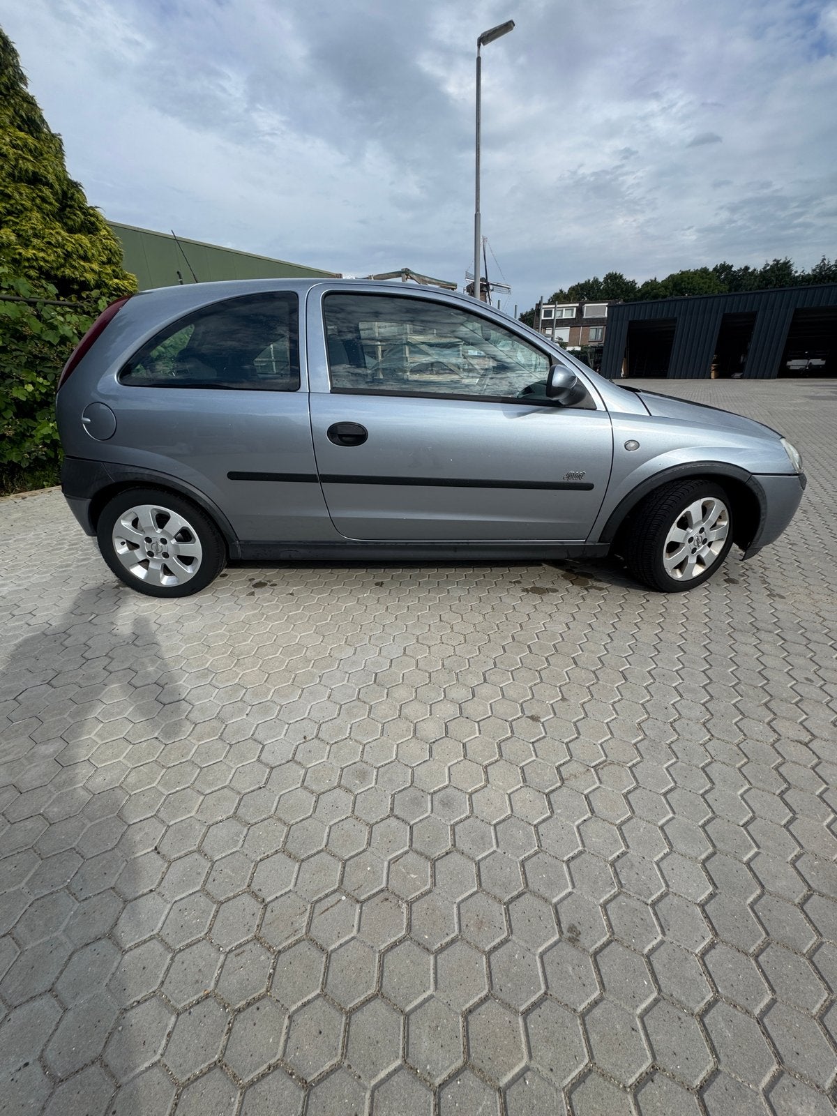 Opel Corsa 1.4 I 16V 3D 2003 Grijs, Voorwielaandrijving, 40 €/maand, 4 cilinders, 1389 cc