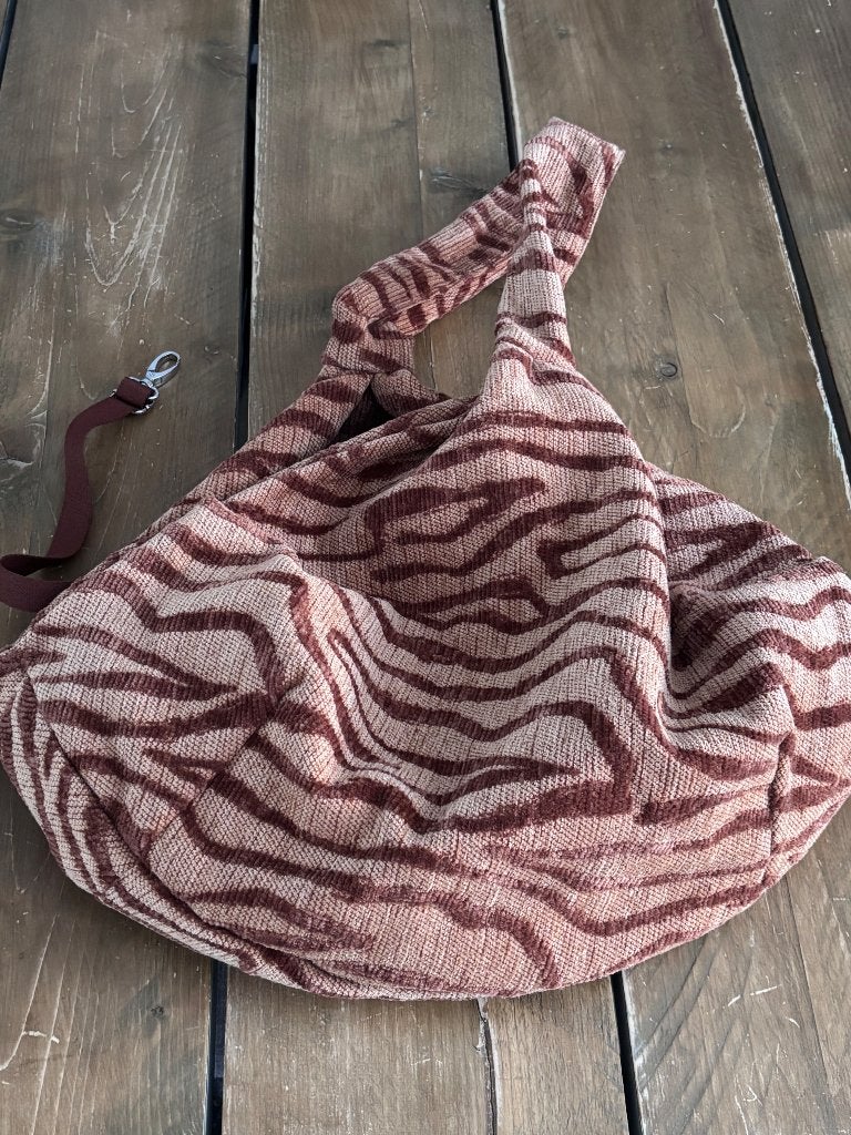 Dogguo draagzak Ethnic, Ophalen of Verzenden, Zo goed als nieuw, Draagtas/-zak