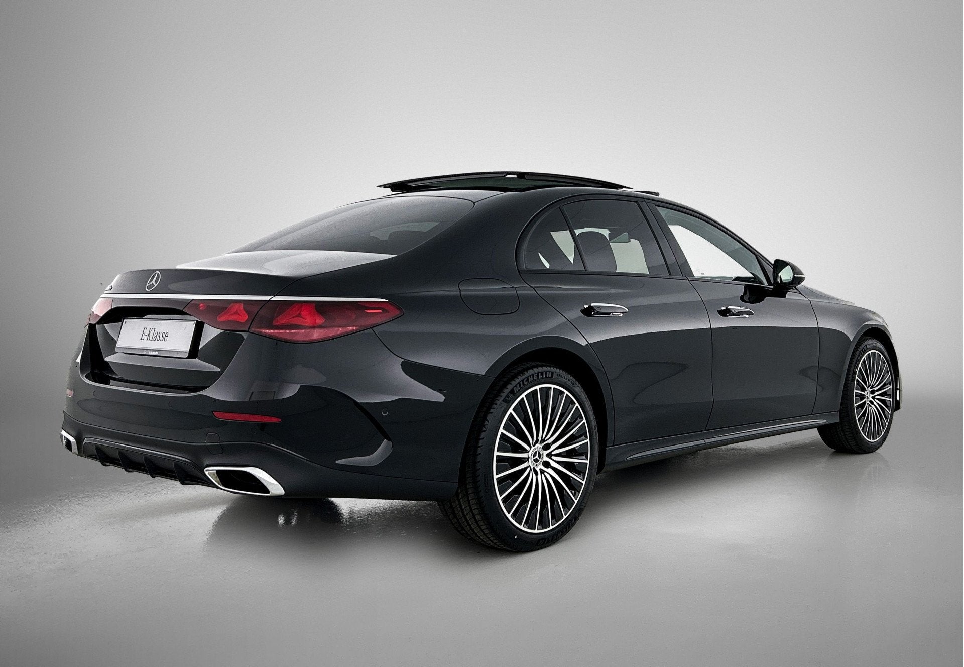 Mercedes-Benz E-Klasse 300 e Sport Edition | Premium pakket, Auto's, Mercedes-Benz, Automaat, 12 maanden, Achterwielaandrijving