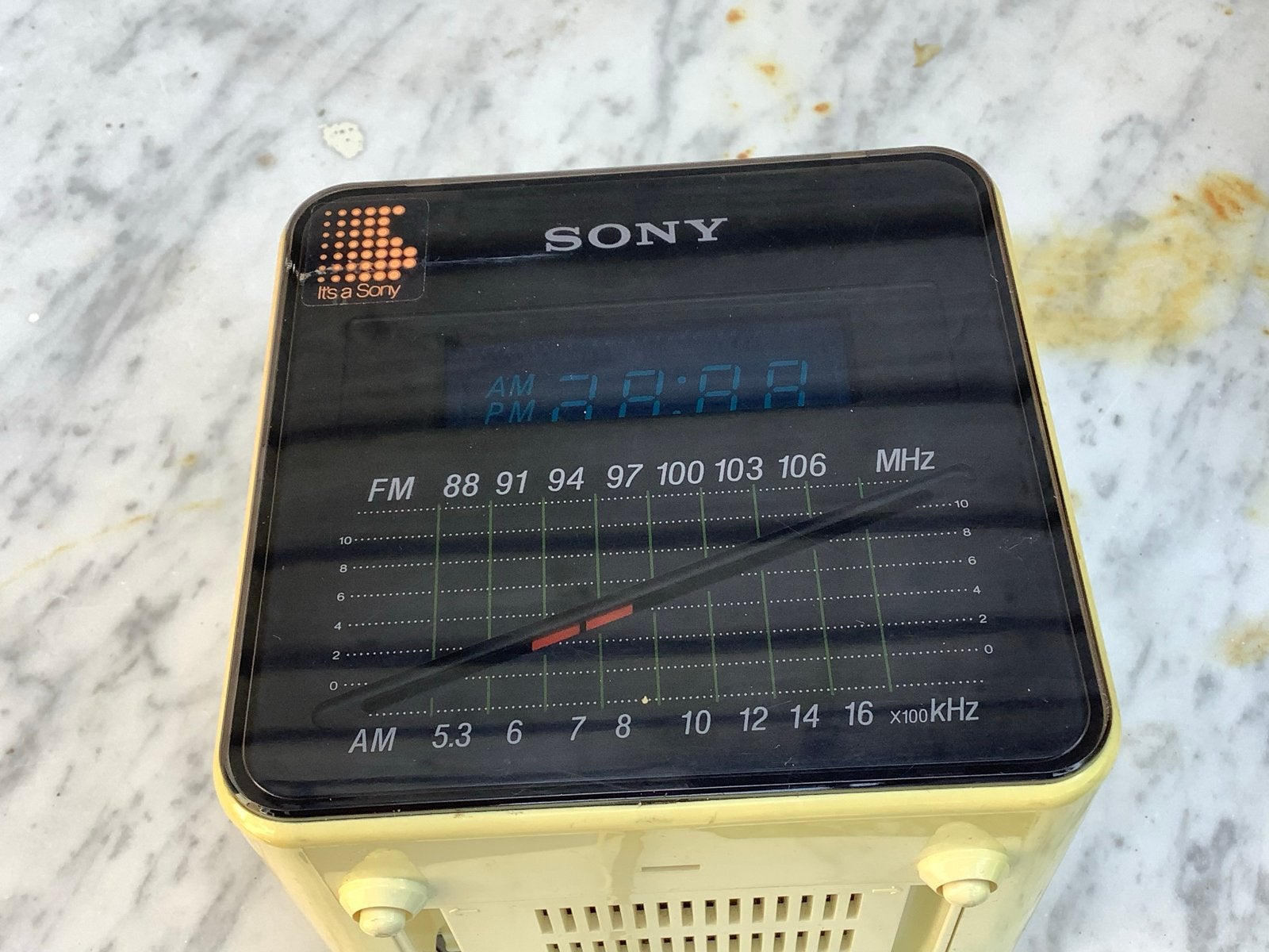 Vintage Sony Digicube Wekker Radio - FM/AM, Ophalen of Verzenden, Gebruikt, Radio