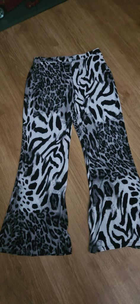 Flair broek met dierenprint - Maat 44/46, Kleding | Dames, Broeken en Pantalons, Zwart, Maat 46/48 (XL) of groter, Ophalen of Verzenden